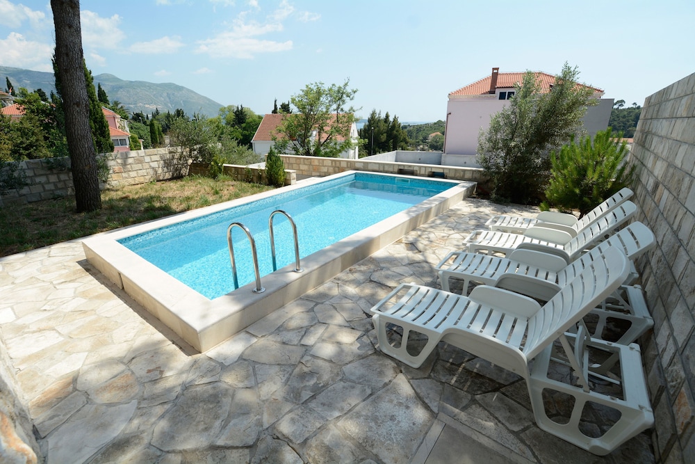 Villa Avantgarde 26/50