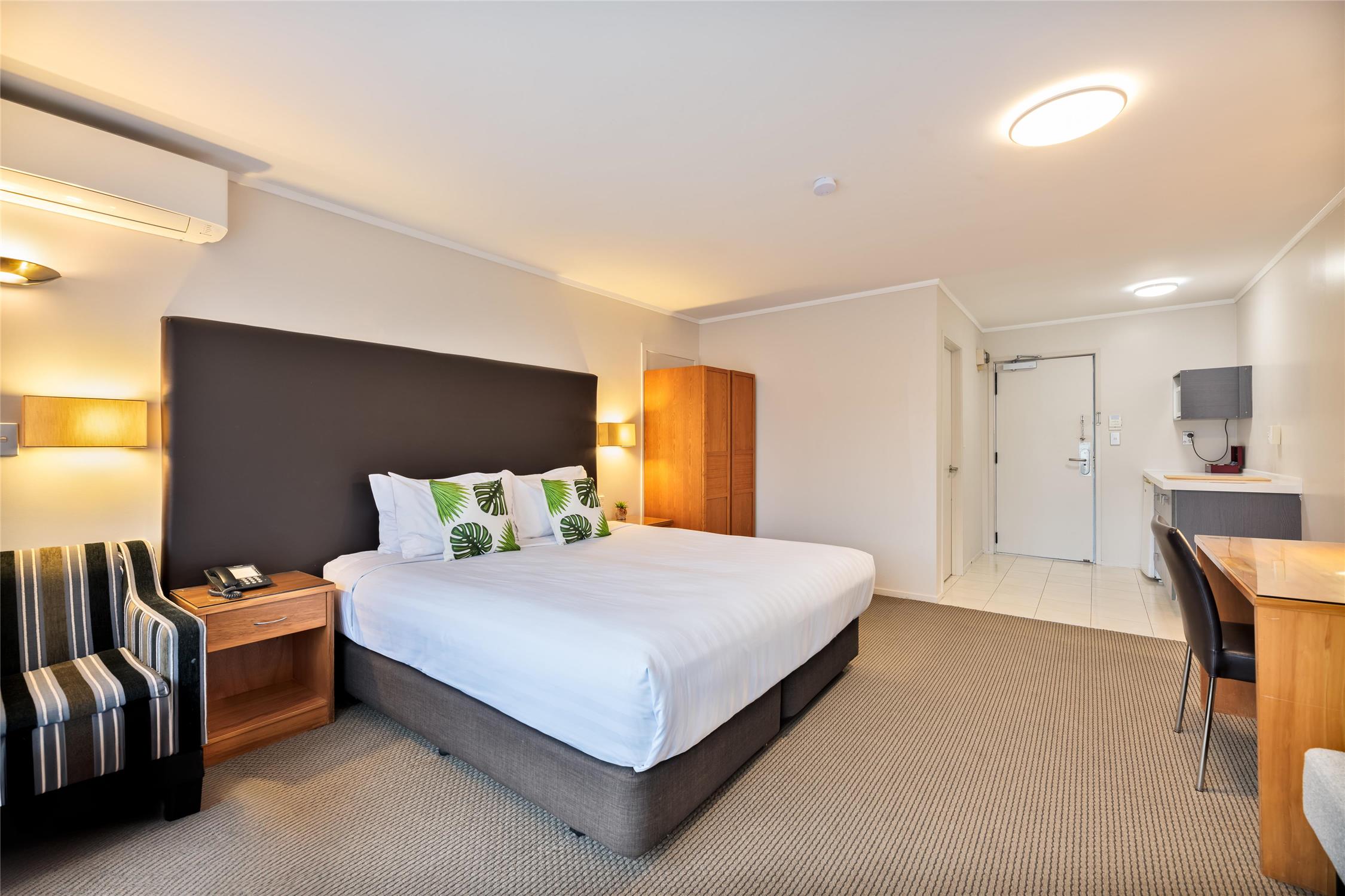 Best Western Newmarket Inn & Suites 12/58