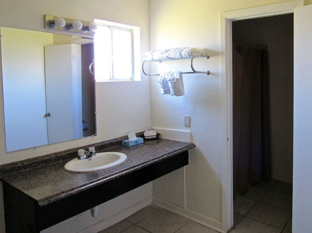 Alvin Extended Stay 25/62