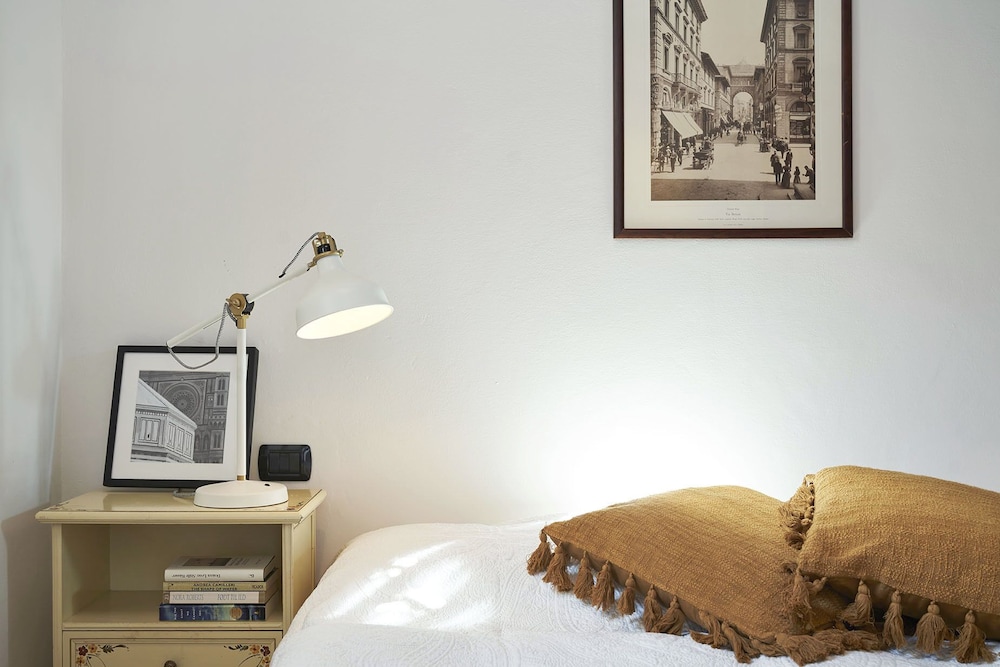 A Few Steps to The Duomo Amazing 4BD Apt 8/20