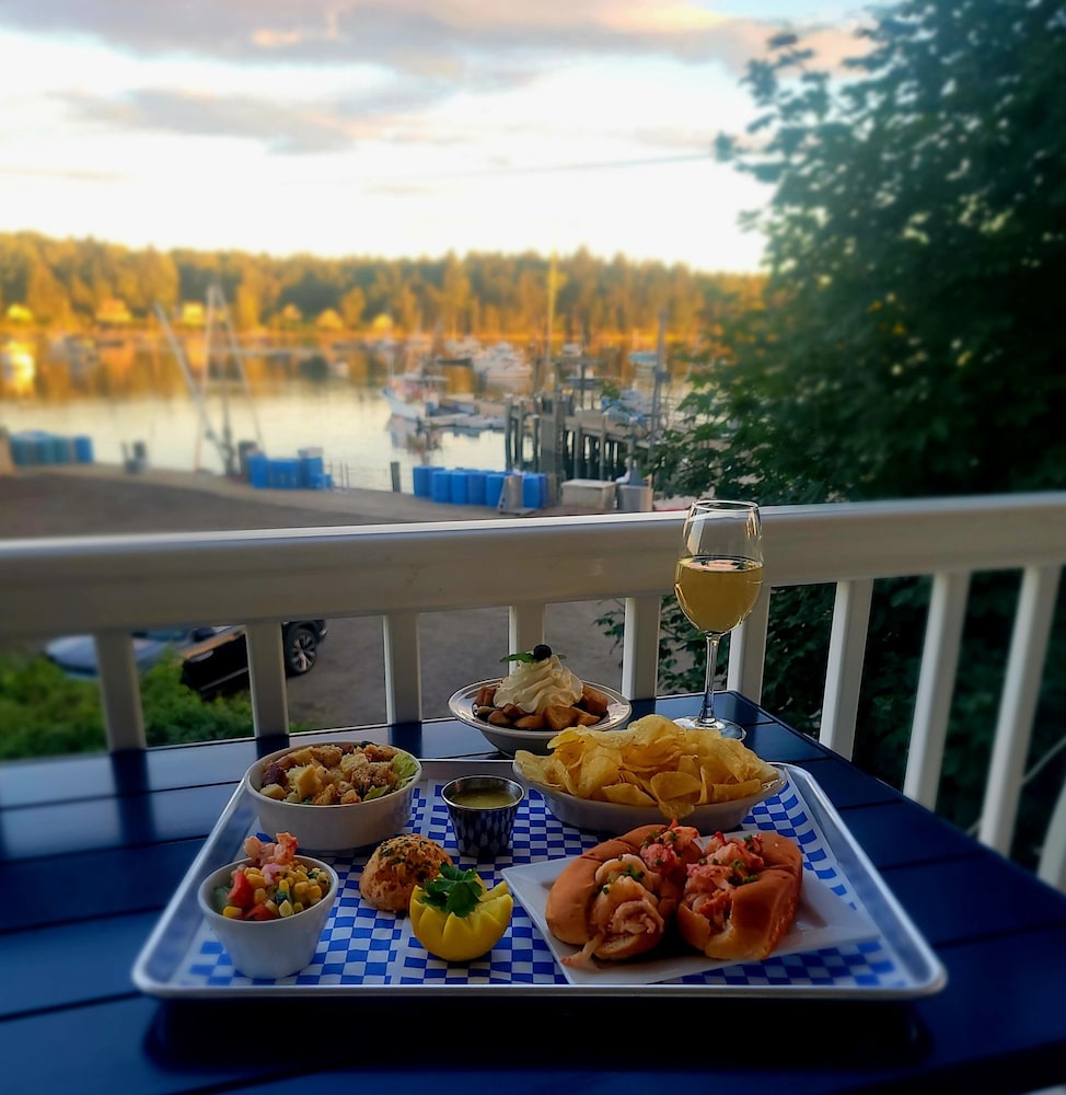 East Wind Inn 61/75