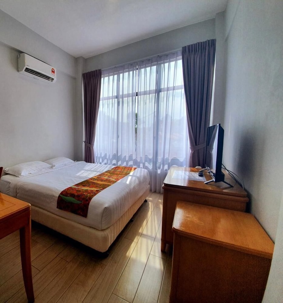 Adena Beach Resort 20/74