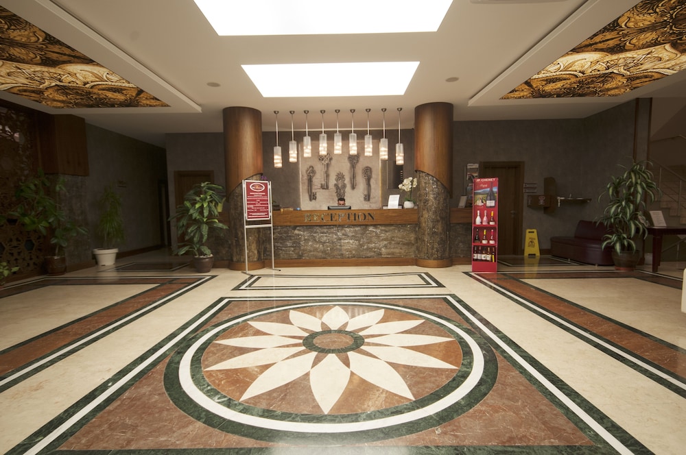My Dream Hotel 3/70