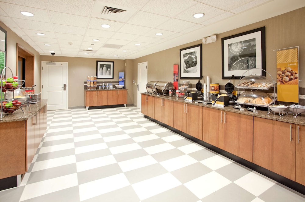 Hampton Inn And Suites Phoenix Glendale Westgate Az 50/65