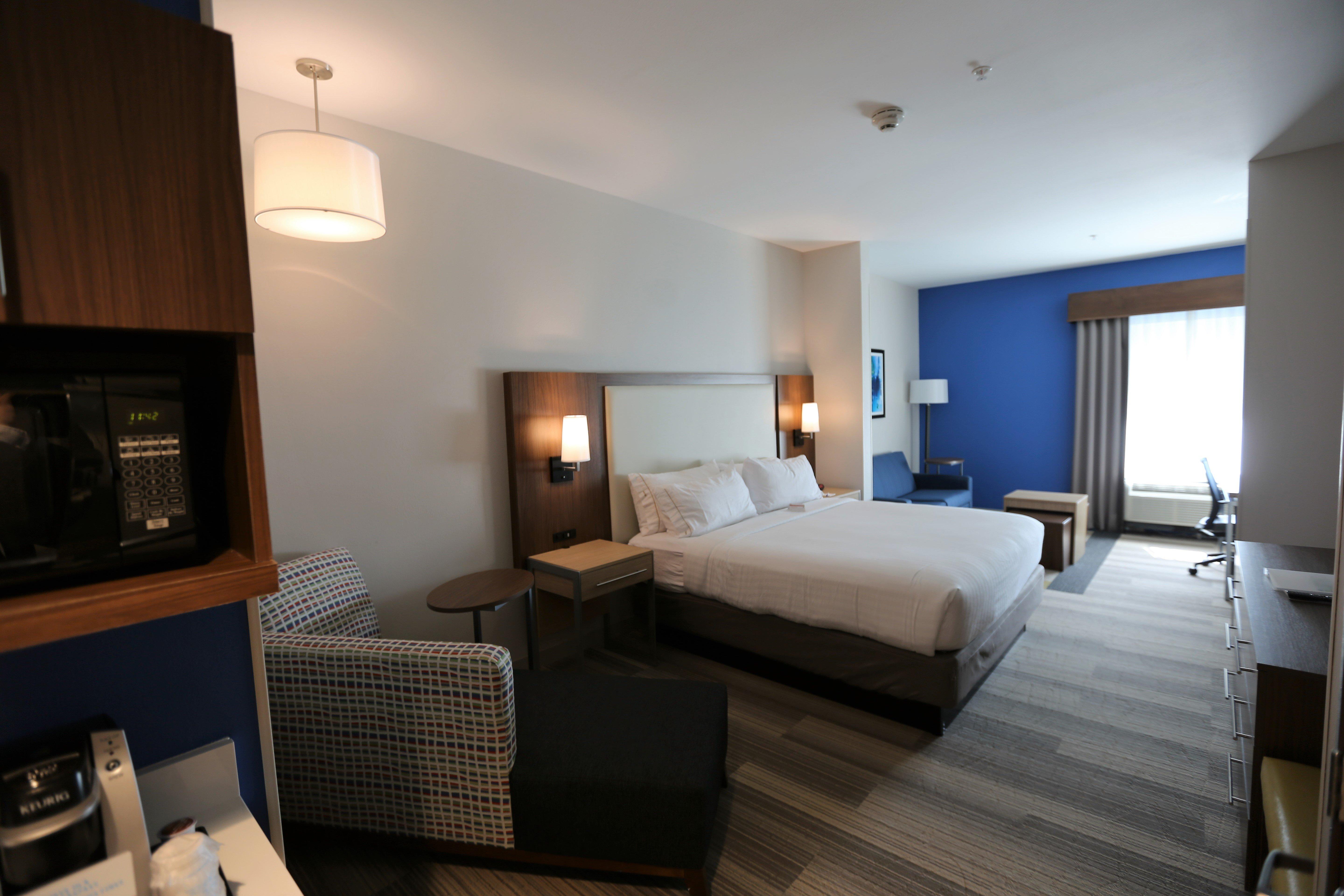 Suite, King Bed, Living Area
