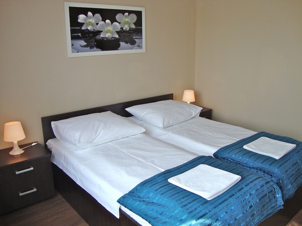 3 BEDROOMS, SUPERIOR, PENTHOUSE, KITCHENETTE
