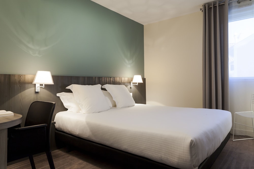 Standard, Queen Bed, Courtyard View