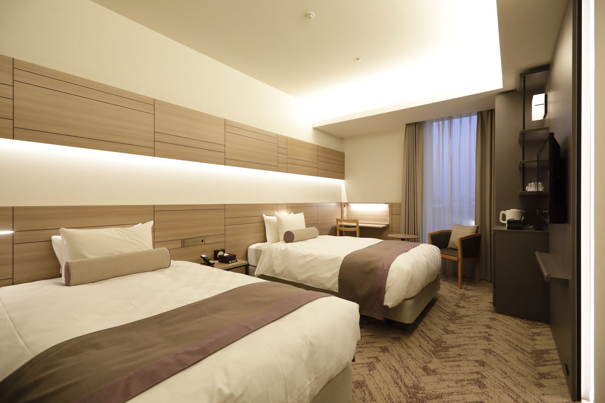 DELUXE, TWIN BEDS