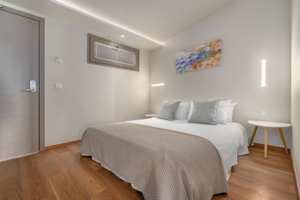 Ammon Zeus Luxury Beach Hotel 18/51