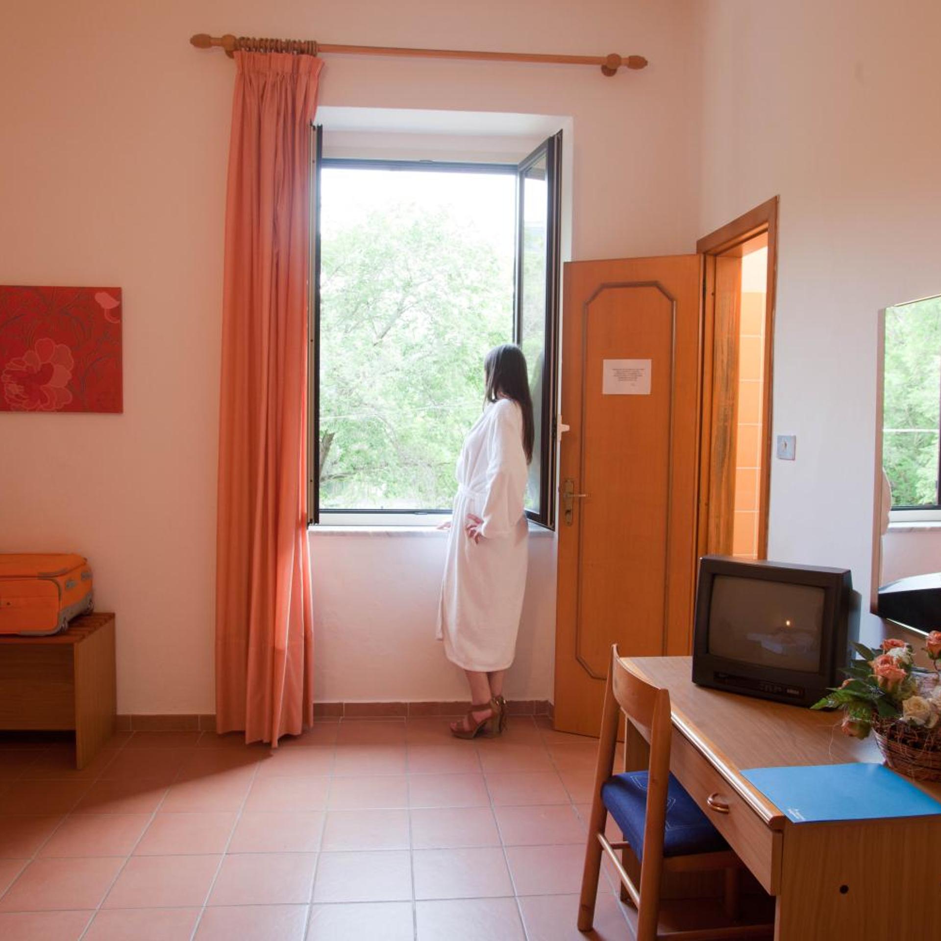 MODERNO HOTEL 36/36
