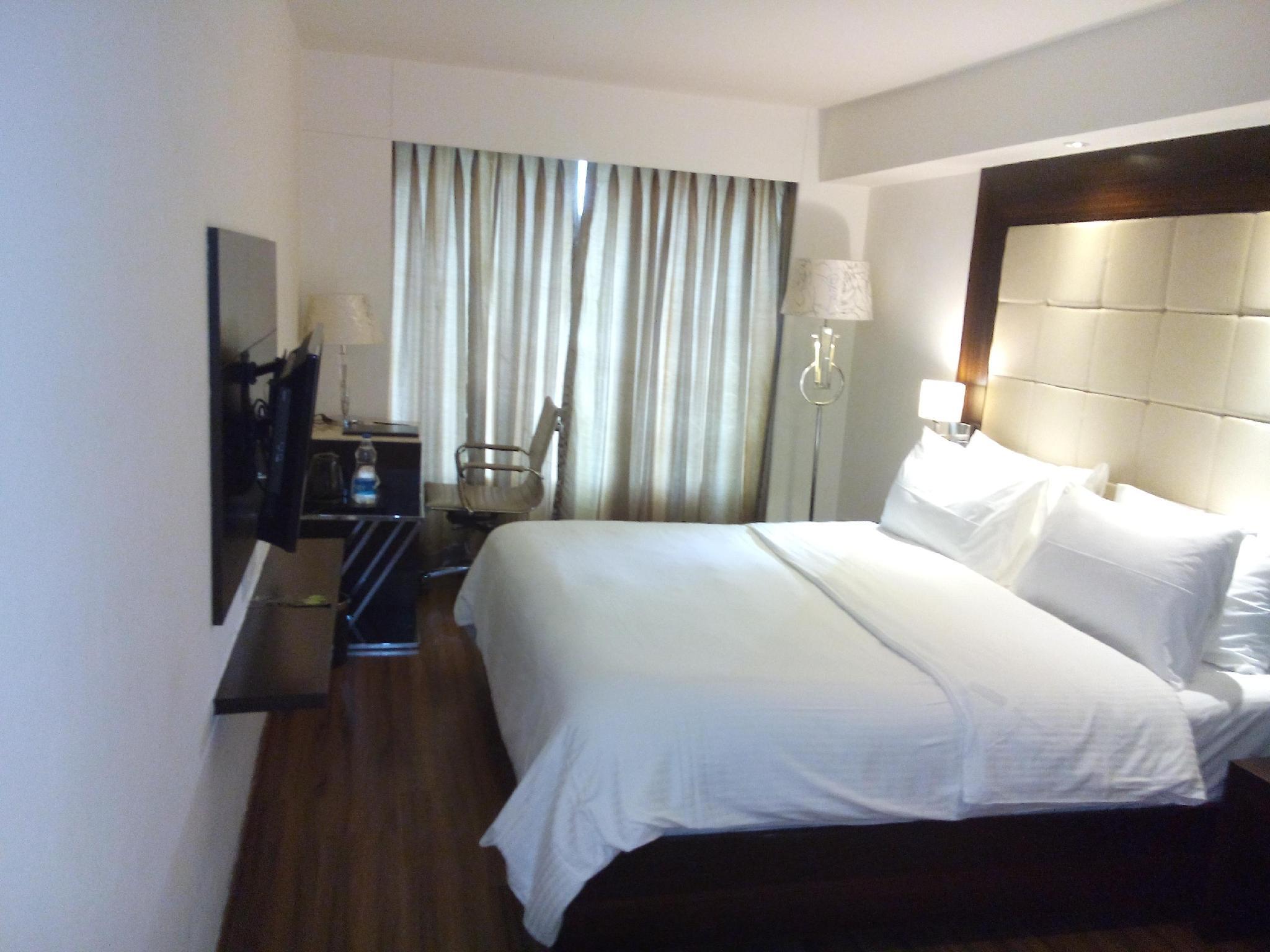 Deluxe, King Bed