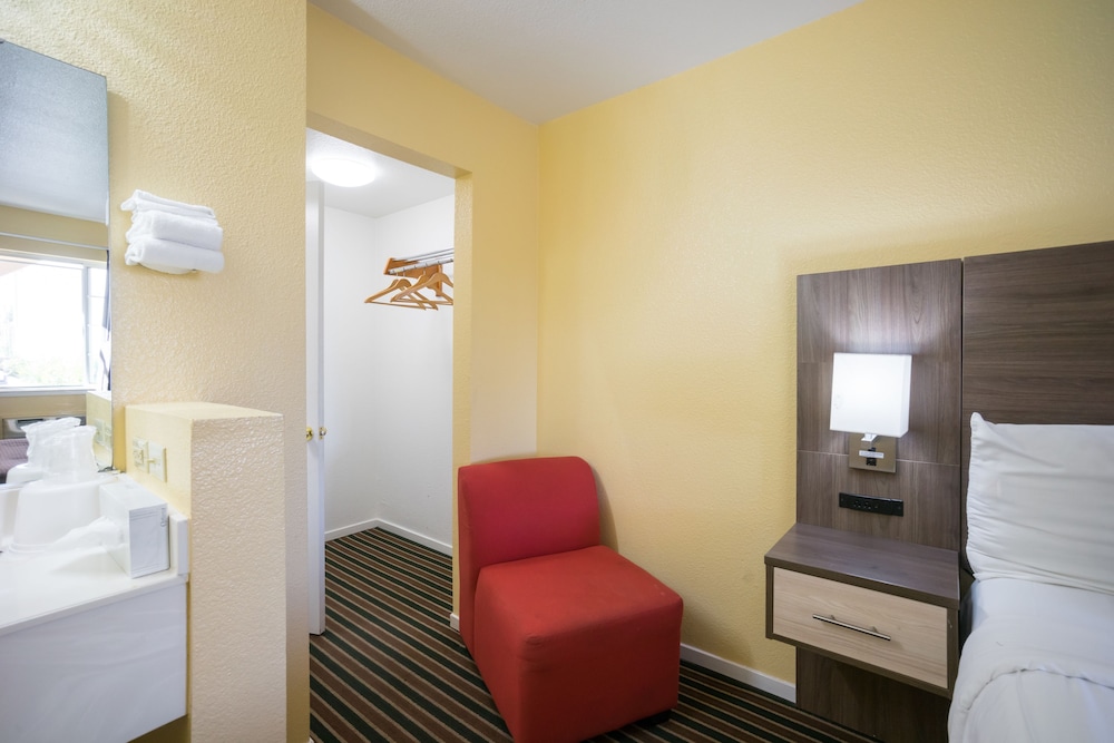 Beachview Inn 24/36