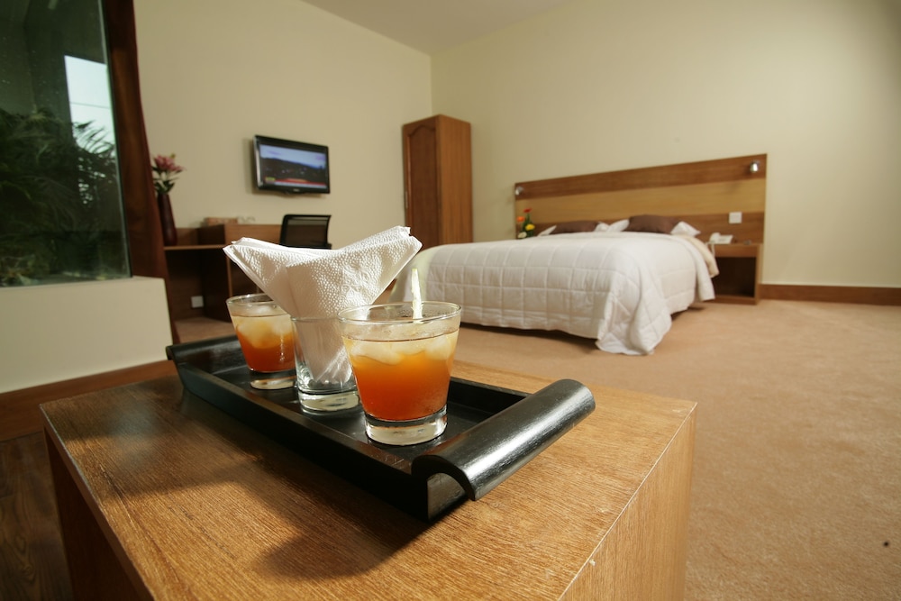 Richmond Hotel And Suites 20/37