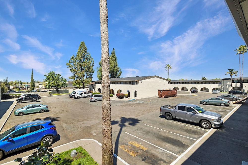Heritage Inn Express Roseville 24/51