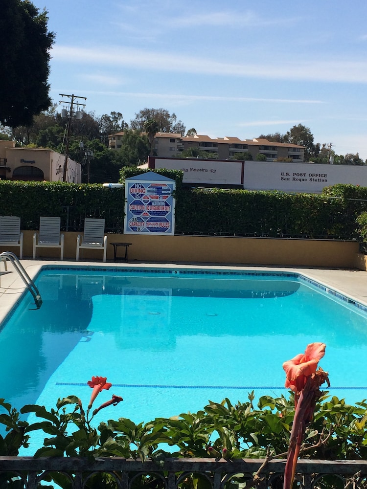 Oasis Inn & Suites 21/50
