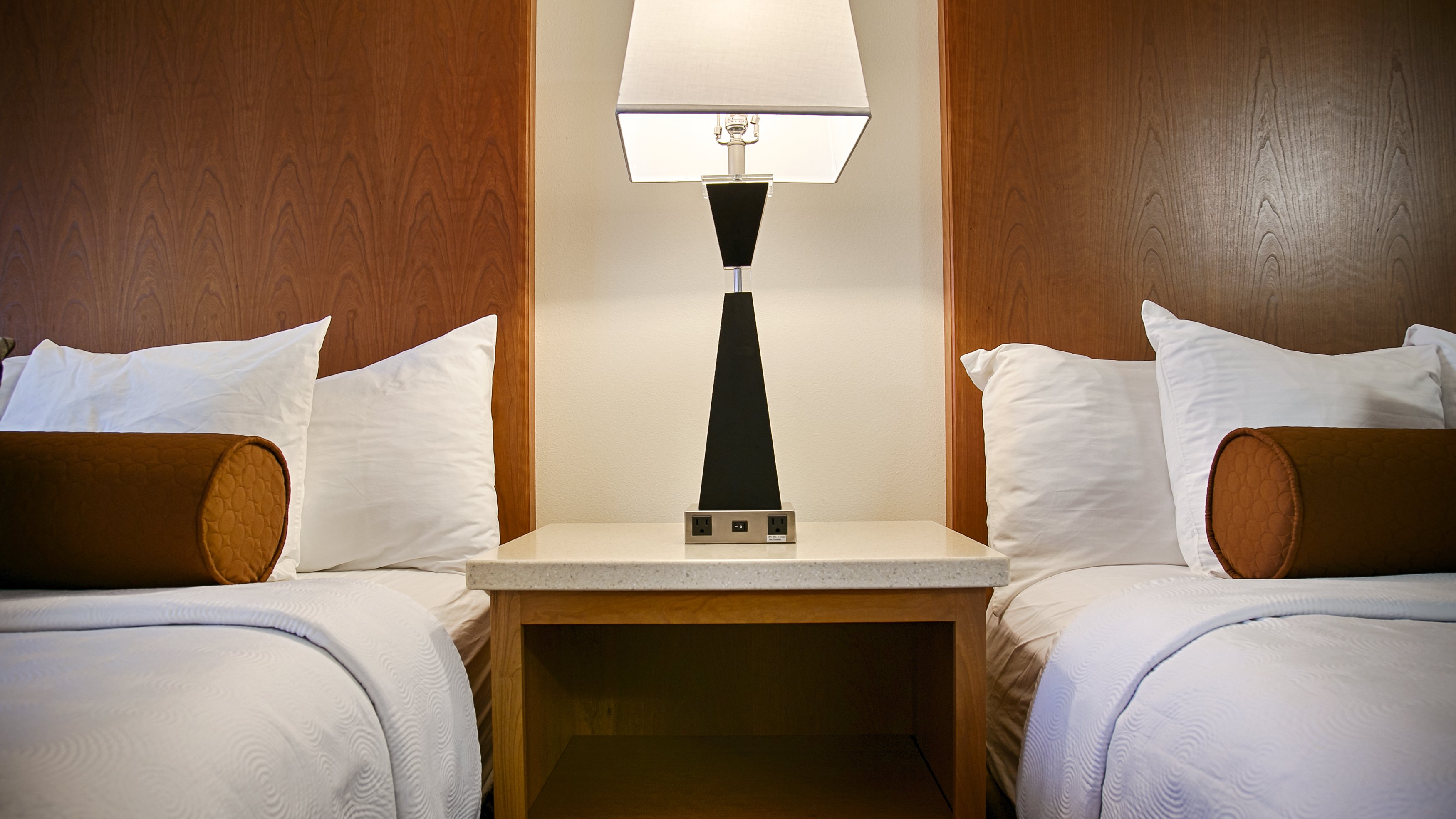 Best Western Plus Park Place Inn & Suites 32/76