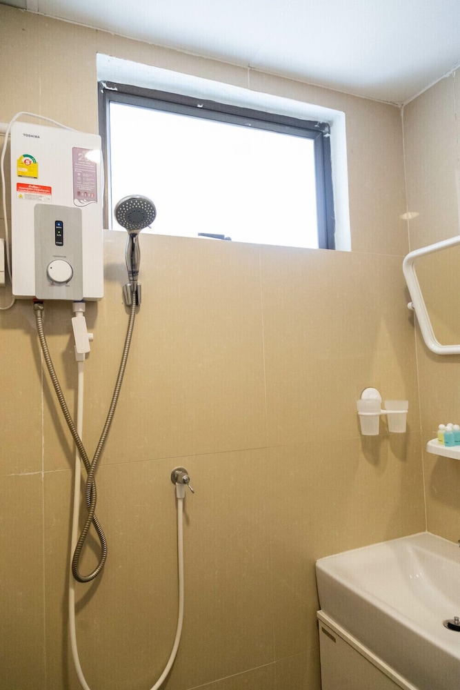 RoomQuest Ratchada AI Serviced Residence 35/35