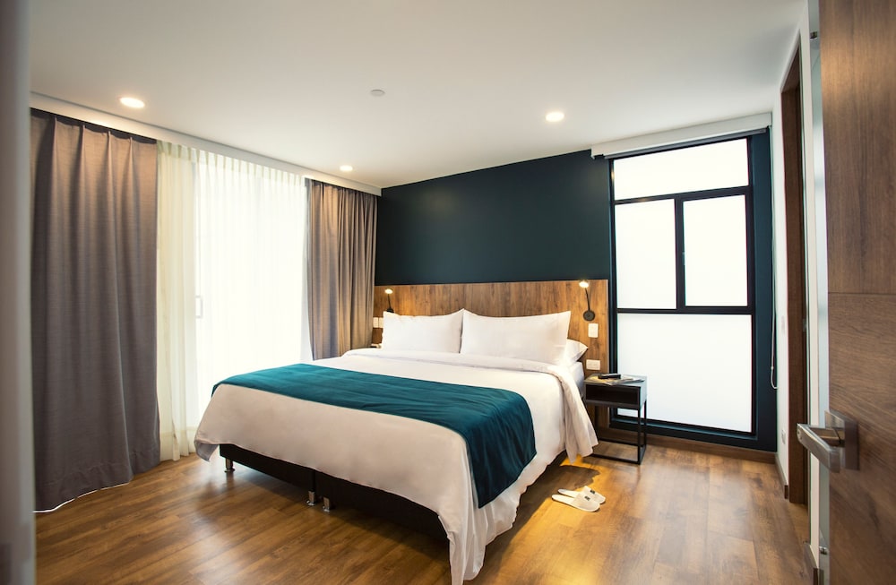 Suite, King Bed, Sofa