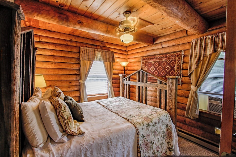 Mountainaire Inn and Log Cabins 14/50