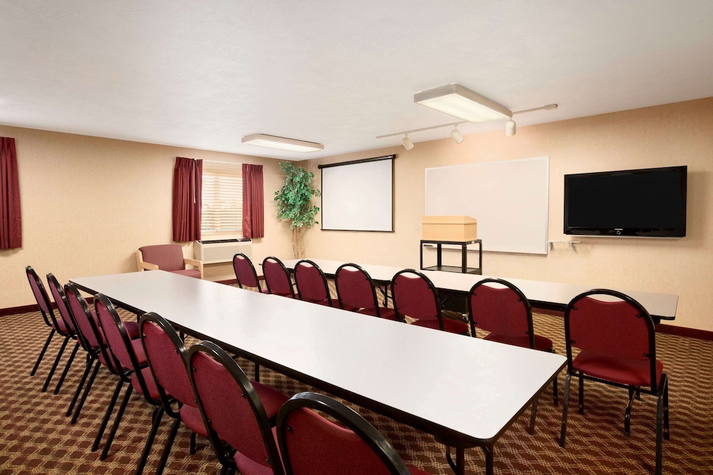 Super 8 by Wyndham Bellingham Airport/Ferndale WA 50/57