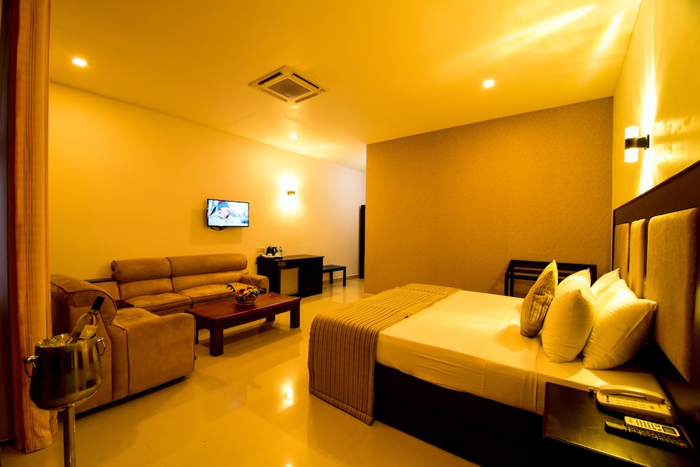 Full Moon Garden Hotel 12/41
