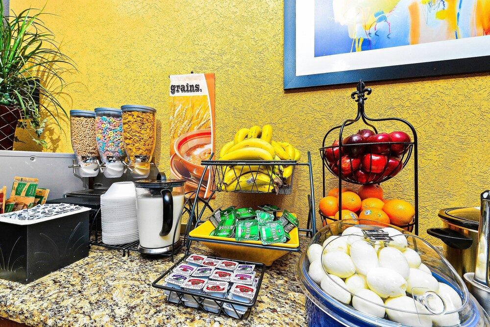 Microtel Inn & Suites by Wyndham New Braunfels 34/38