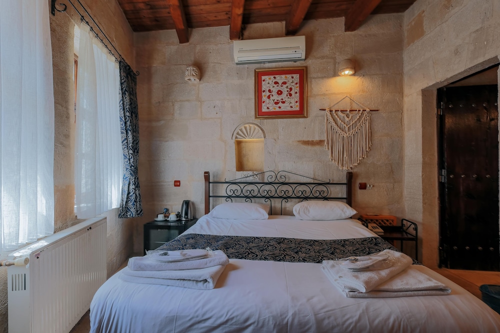 Travellers Cave Pension 19/50
