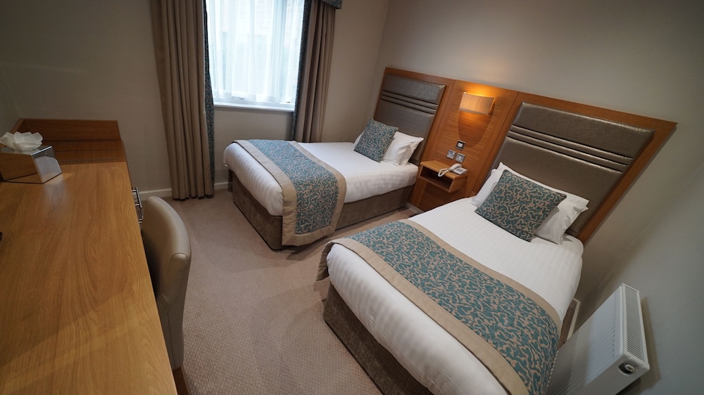 Briar Court Hotel 12/70
