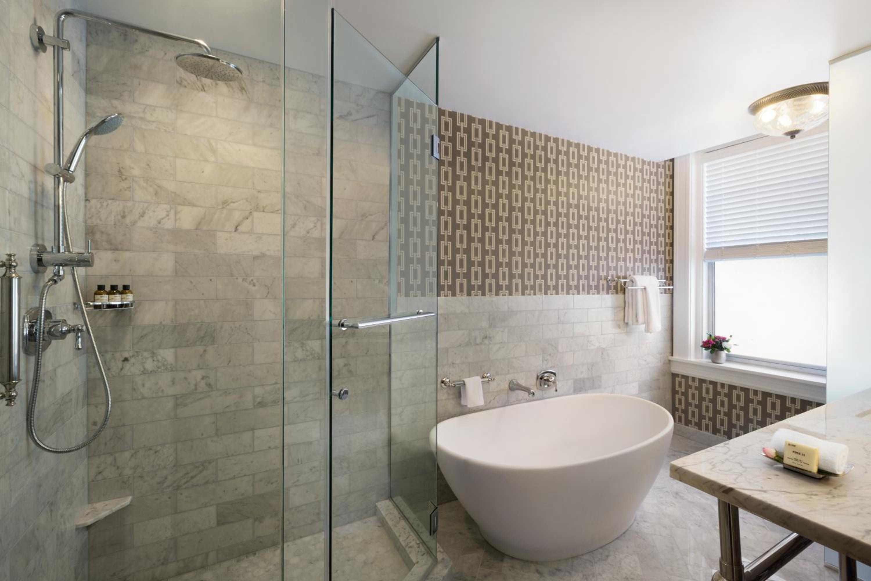 1 Bedroom, Suite, King Bed, Sofa, Claremont Resort & Club 4/10