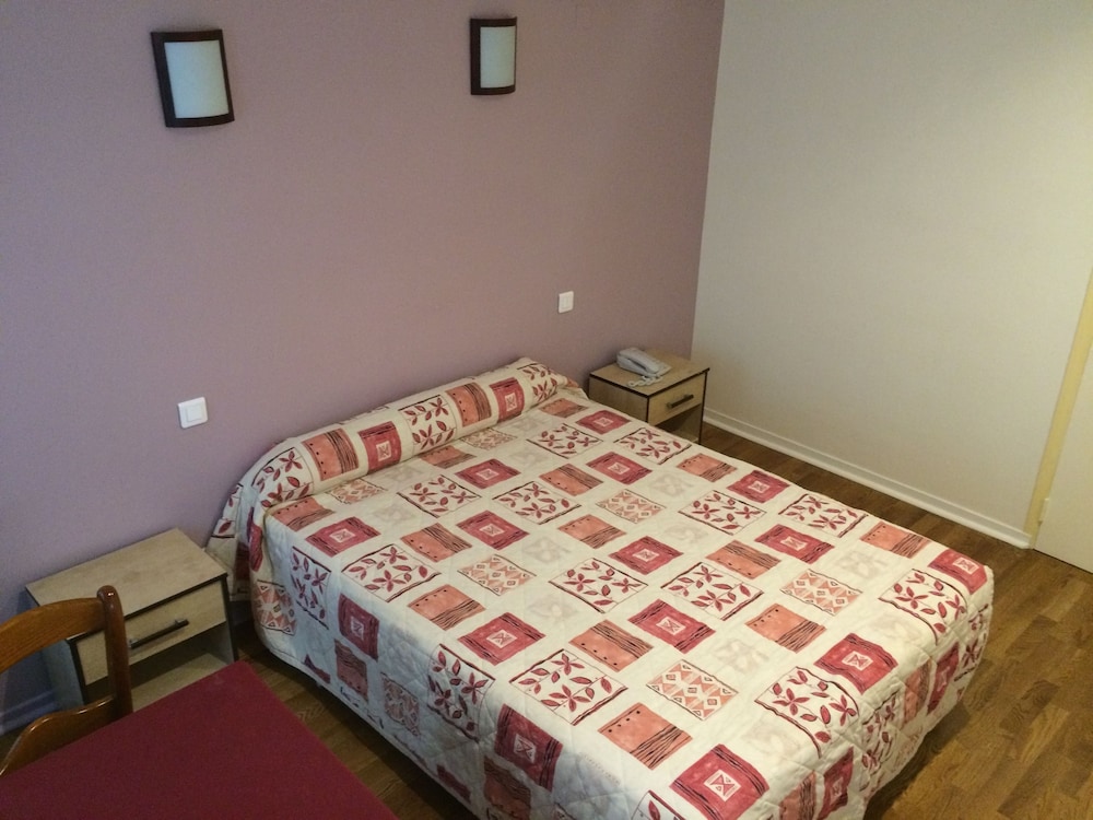 HOTEL PARIS GAMBETTA 6/29