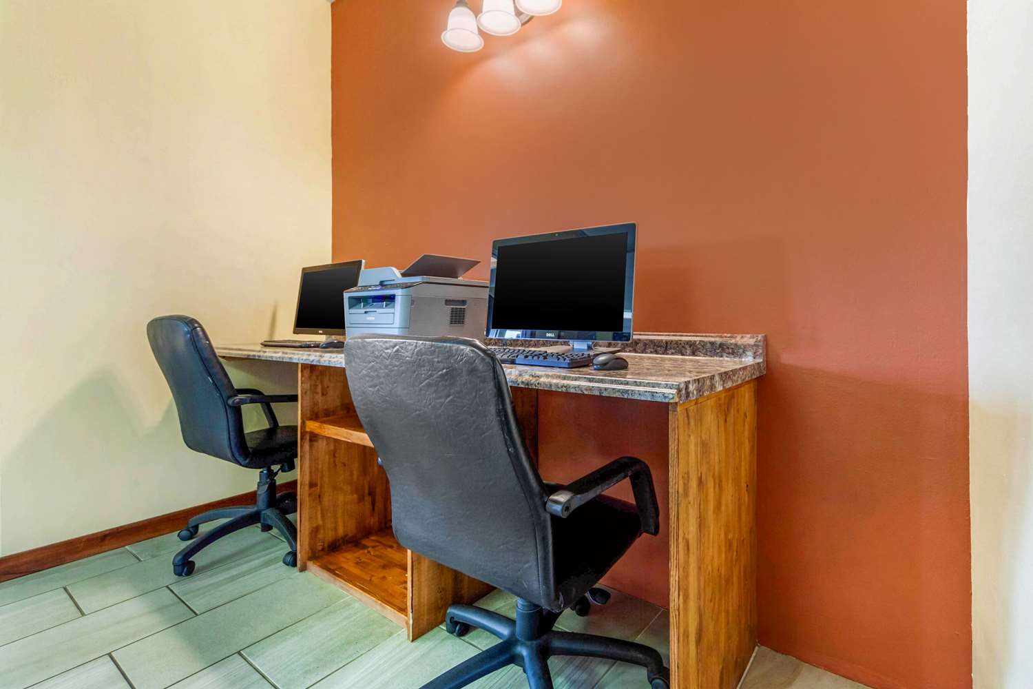 Econo Lodge Inn & Suites Brookings, SD 37/41
