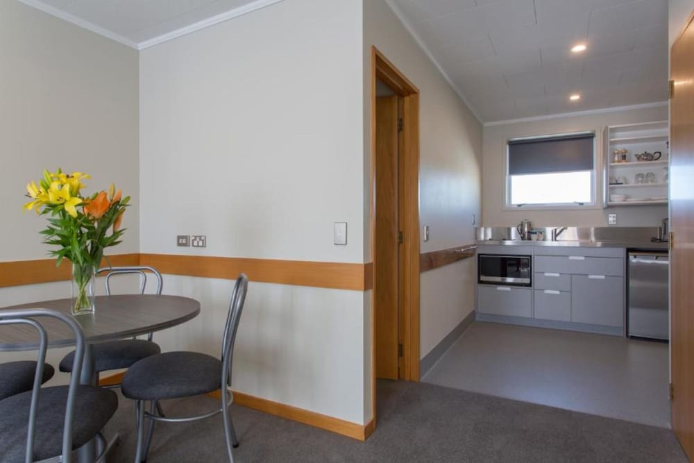 ASURE Dunedin Academy Court Motels 7/66