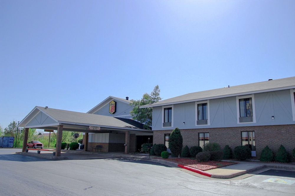 Super 8 by Wyndham Harrison AR 2/32
