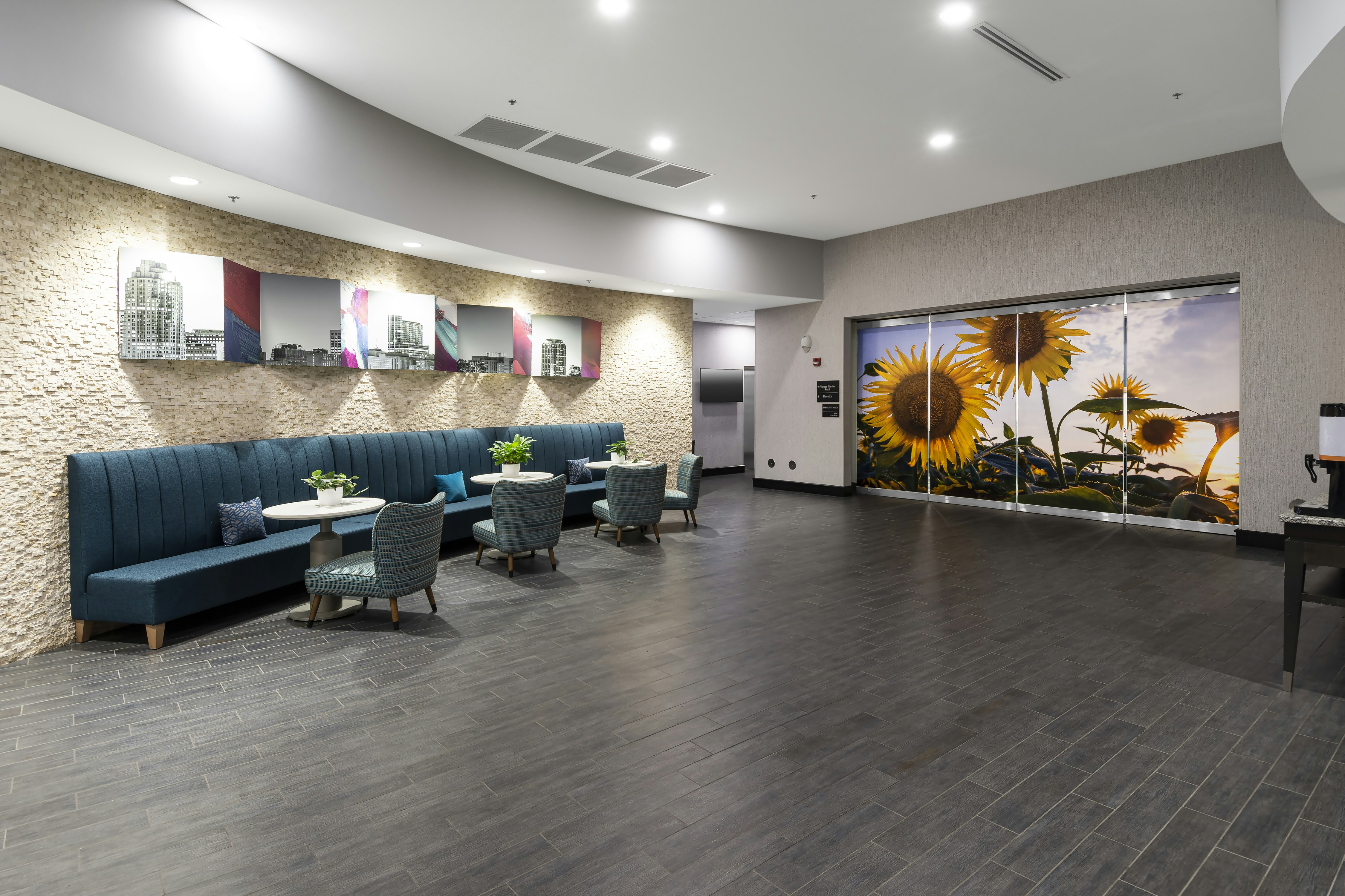 Hampton Inn and Suites Raleigh Downtown 43/75