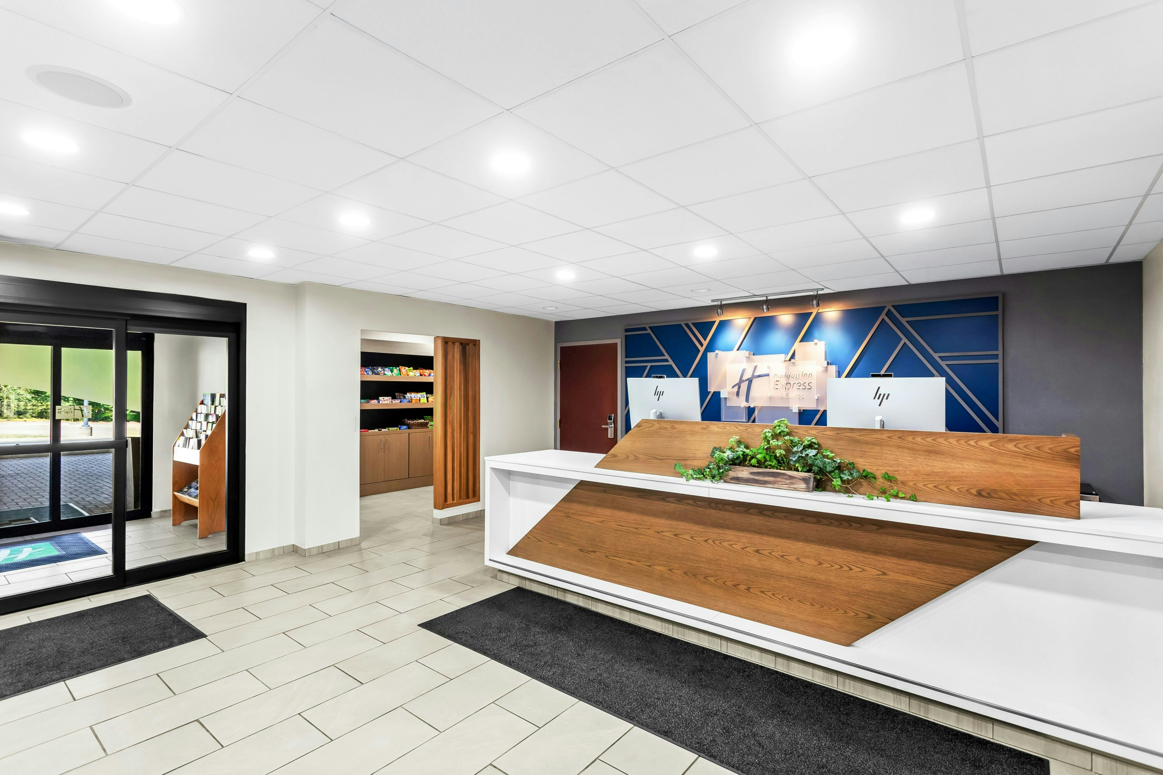 Holiday Inn Express Hotel And Suites Charleston Southridge 5/50