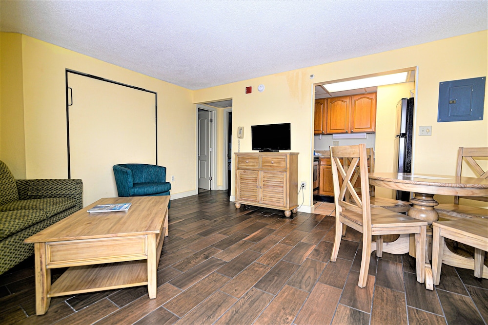 Monterey Bay Suites 46/81