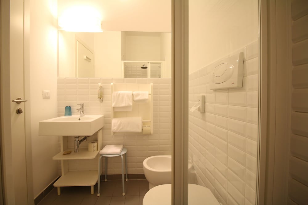 Maree Hotel 47/48