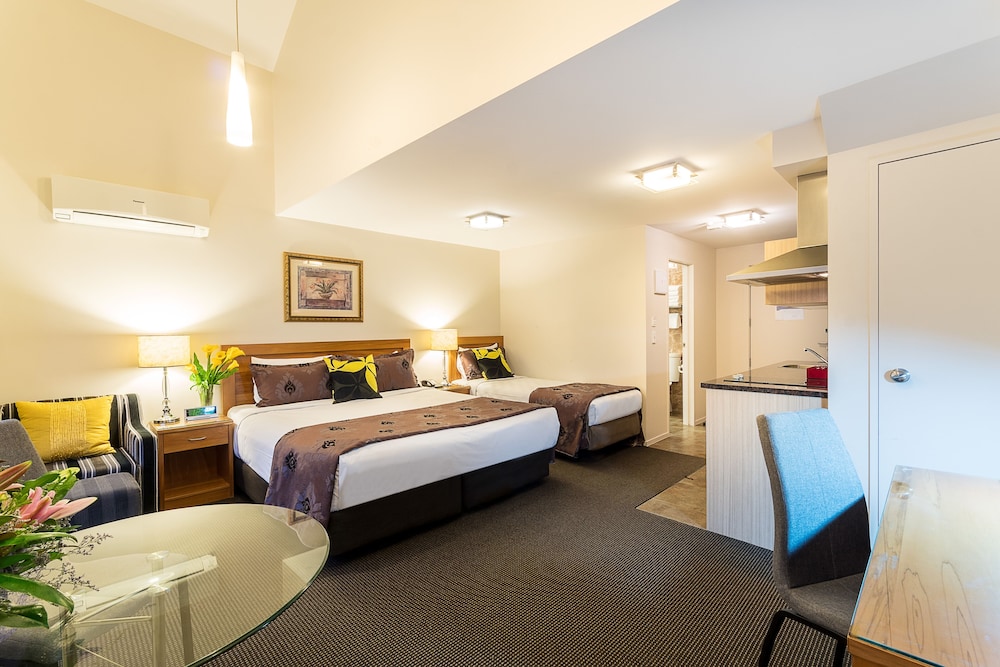 Best Western Newmarket Inn & Suites 27/58
