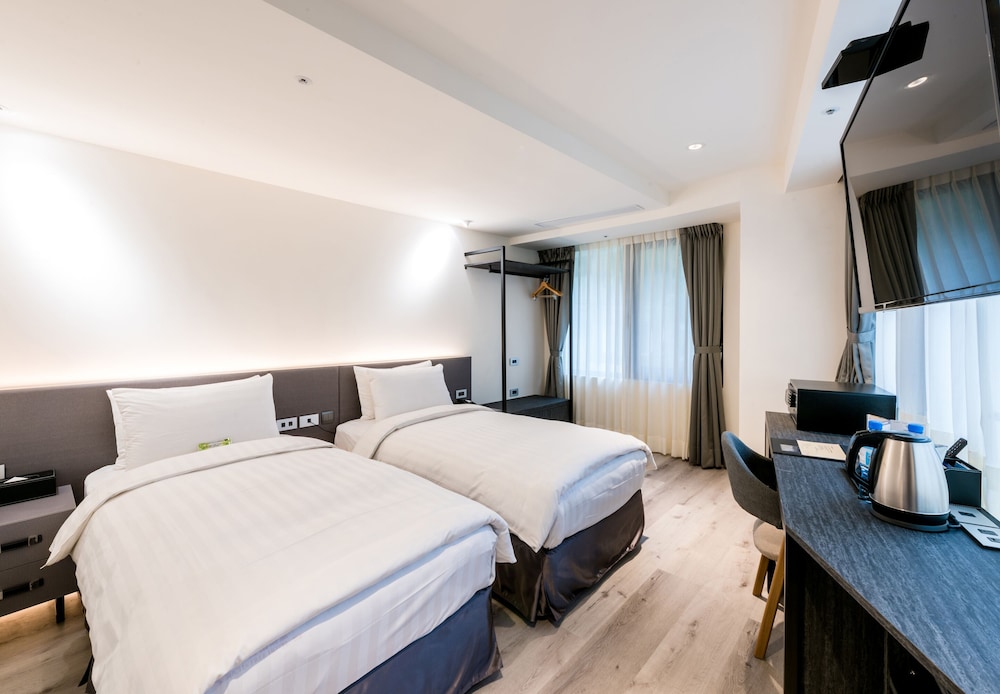 Rf Hotel 37/74