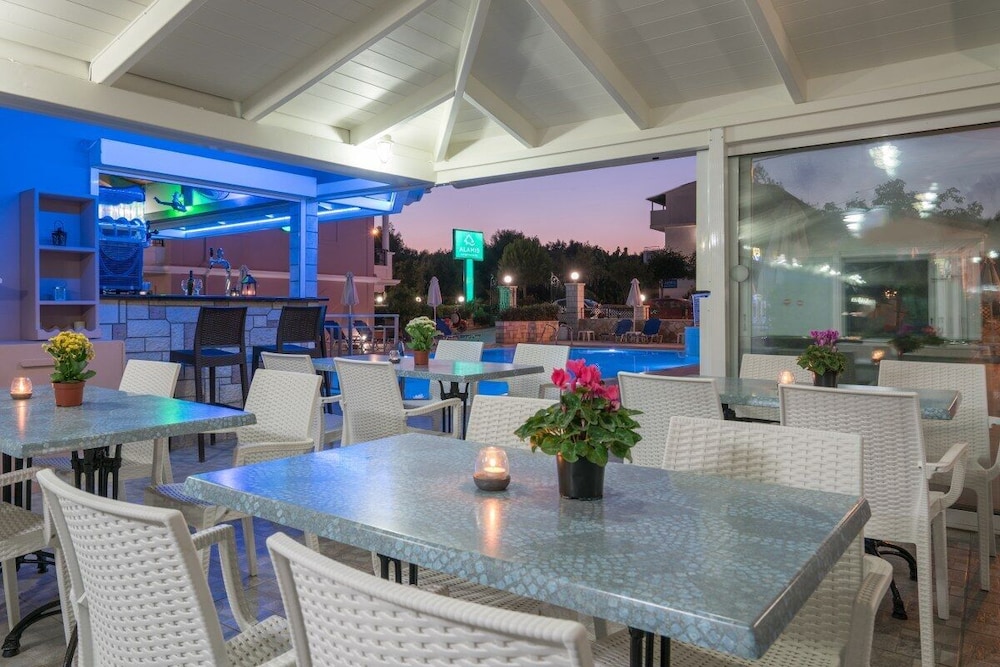 Alamis Apartments 32/50