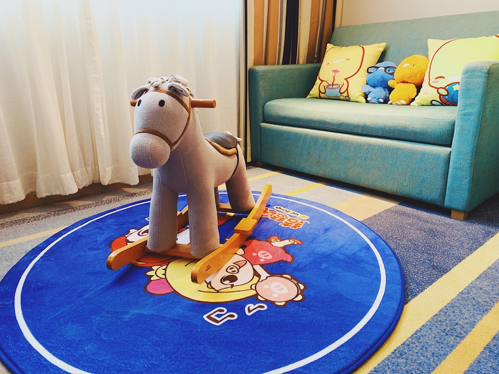Holiday Inn Express Shanghai Zhenping 35/69
