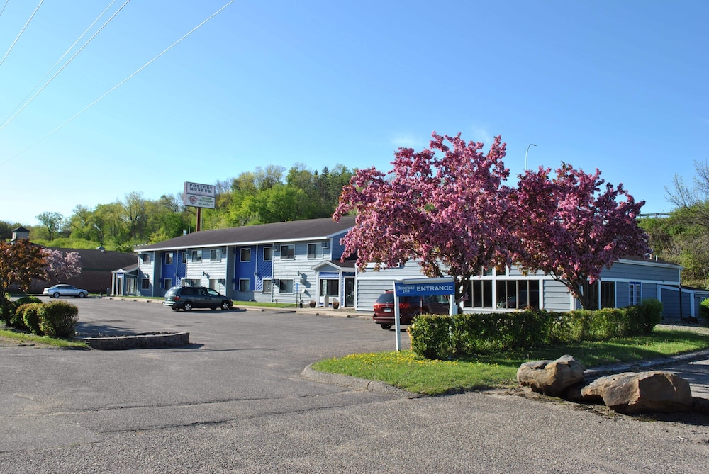 Rodeway Inn Red Wing, MN 42/44