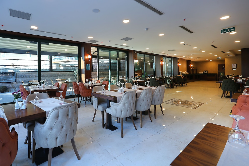 Q Hotel 27/34