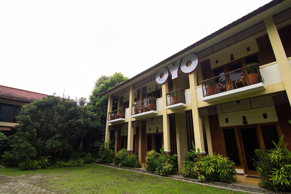 Oyo 261 Sasono Putro Guest House 3/22