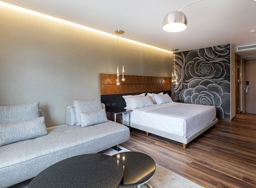 Hotel Real del Río 24/78