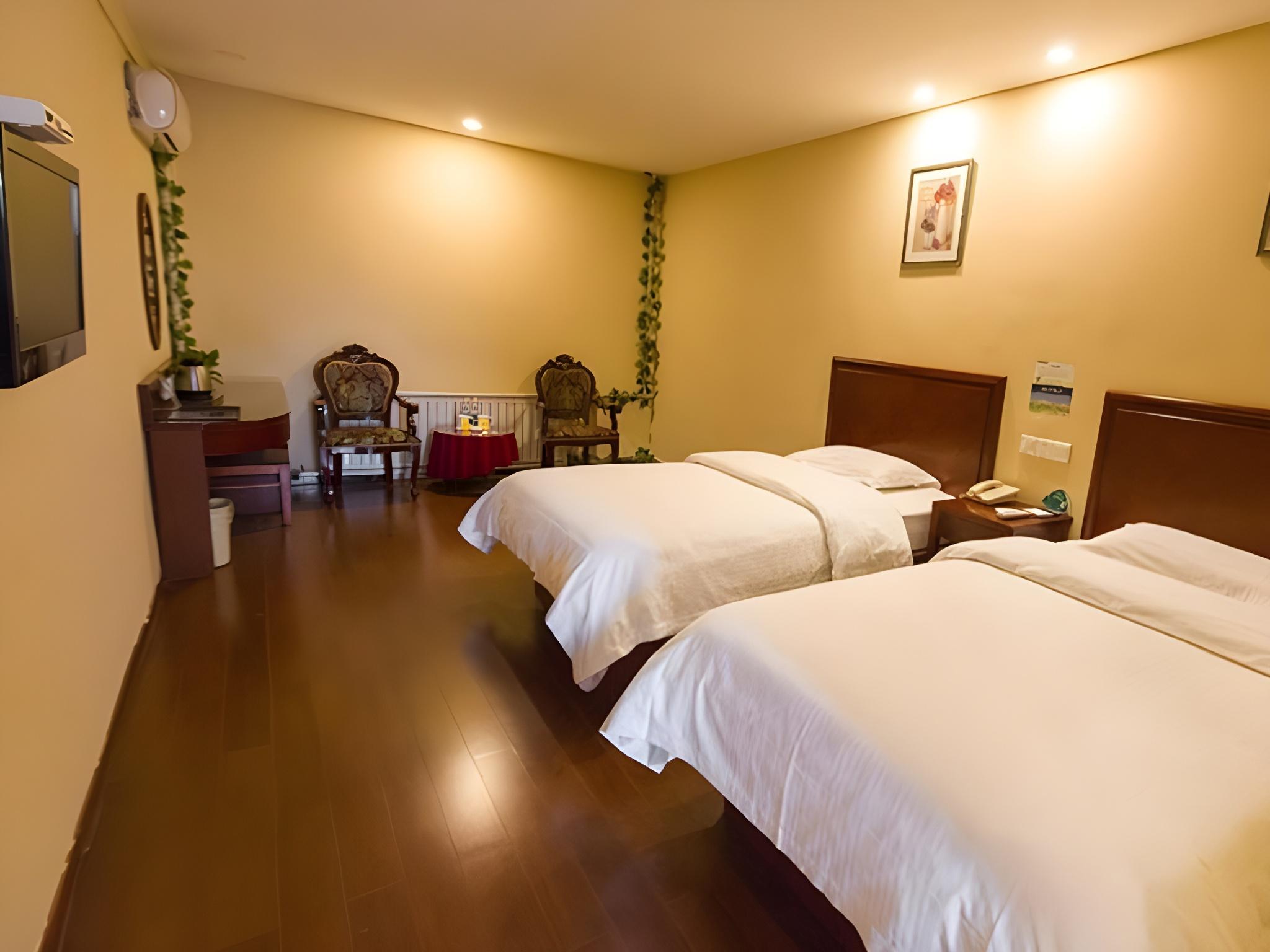 Room, Twin Beds, No Window