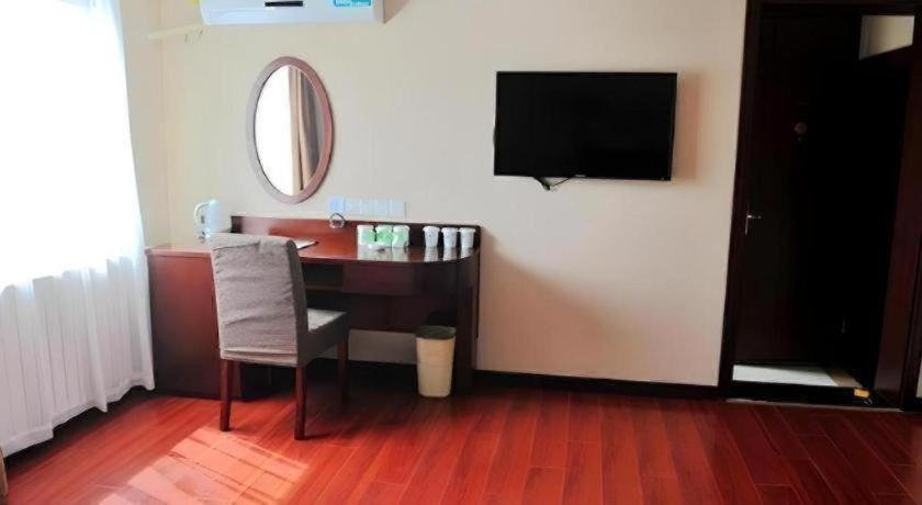 GreenTree Inn Qingdao Licang District Shuyuan Road Da Weng Plaza Express Hotel 45/50