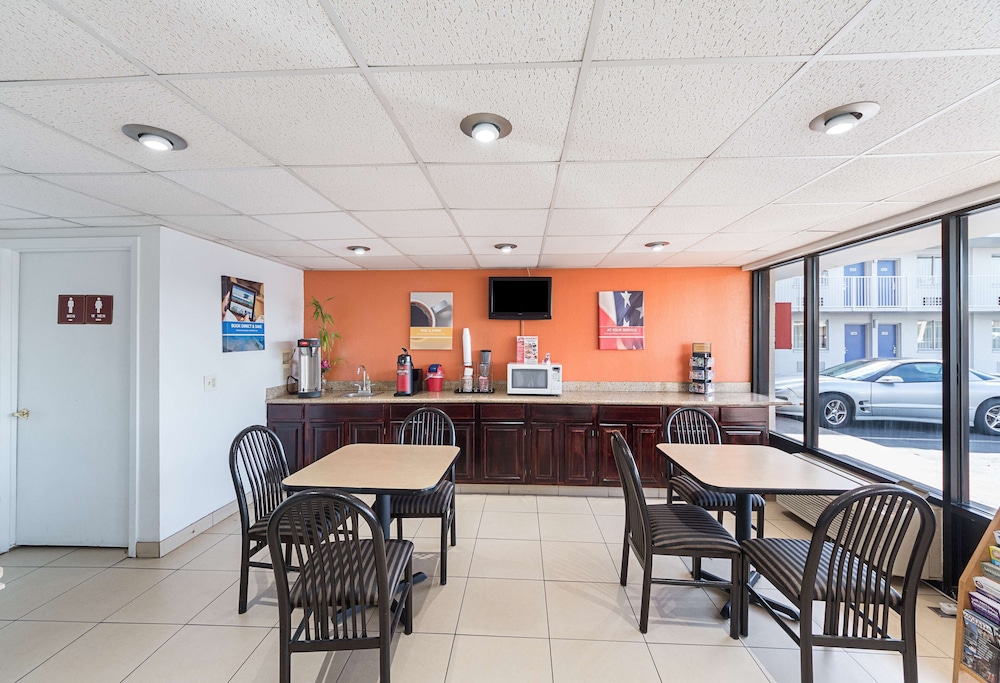 Motel6 San Antonio, TX - I-10 West 37/55