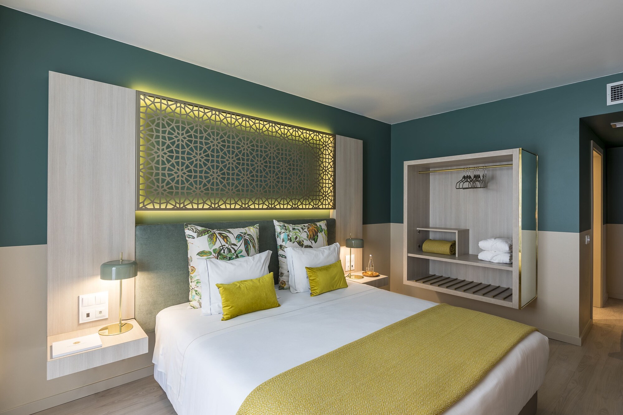 Deluxe, Queen Bed, Sanctuary View