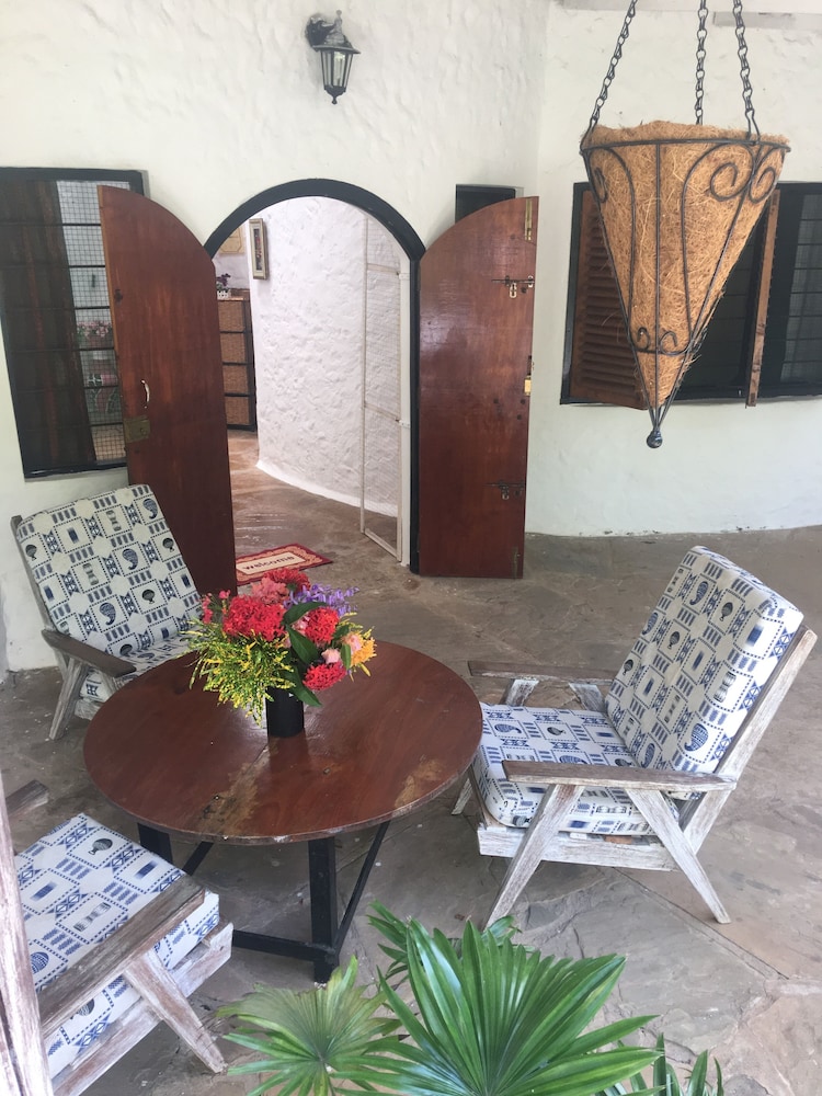 Tradewinds Lodge 6/48